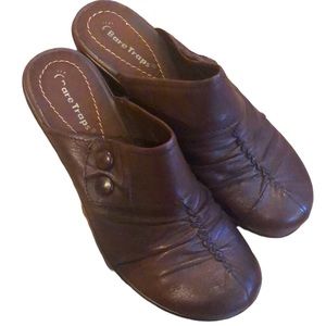 BARETRAPS HEARSAY RUCHED LEATHER CLOGS BROWN SIZE 7.5